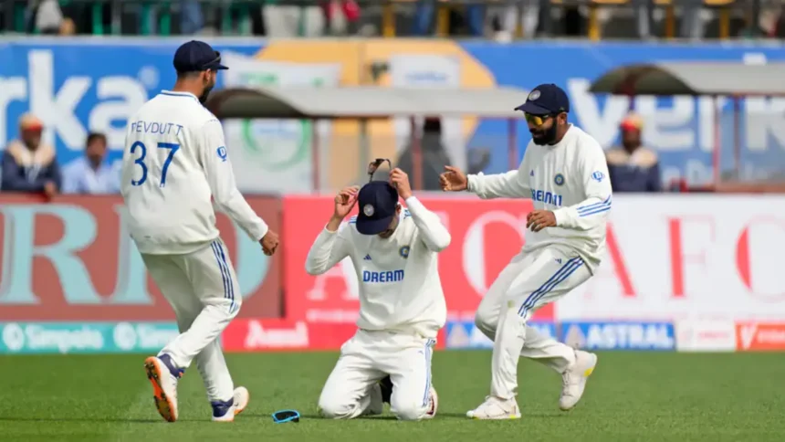 Shubman Gill Takes Sensational Diving Catch To Dismiss Duckett